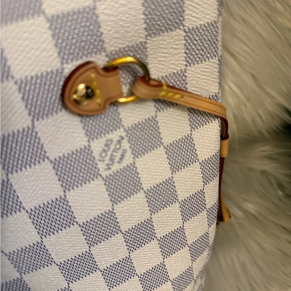 Louis Vuitton White and Tan Checkered Shoulder Bag - Picture 3 of 5